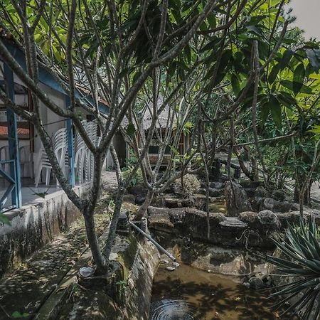 RedDoorz near Pantai Florida Anyer Hotel Serang Zewnętrze zdjęcie
