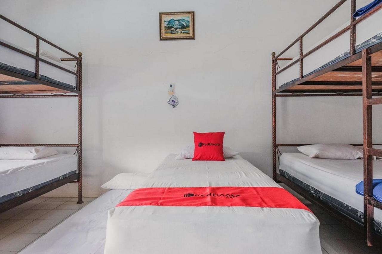 RedDoorz near Pantai Florida Anyer Hotel Serang Zewnętrze zdjęcie