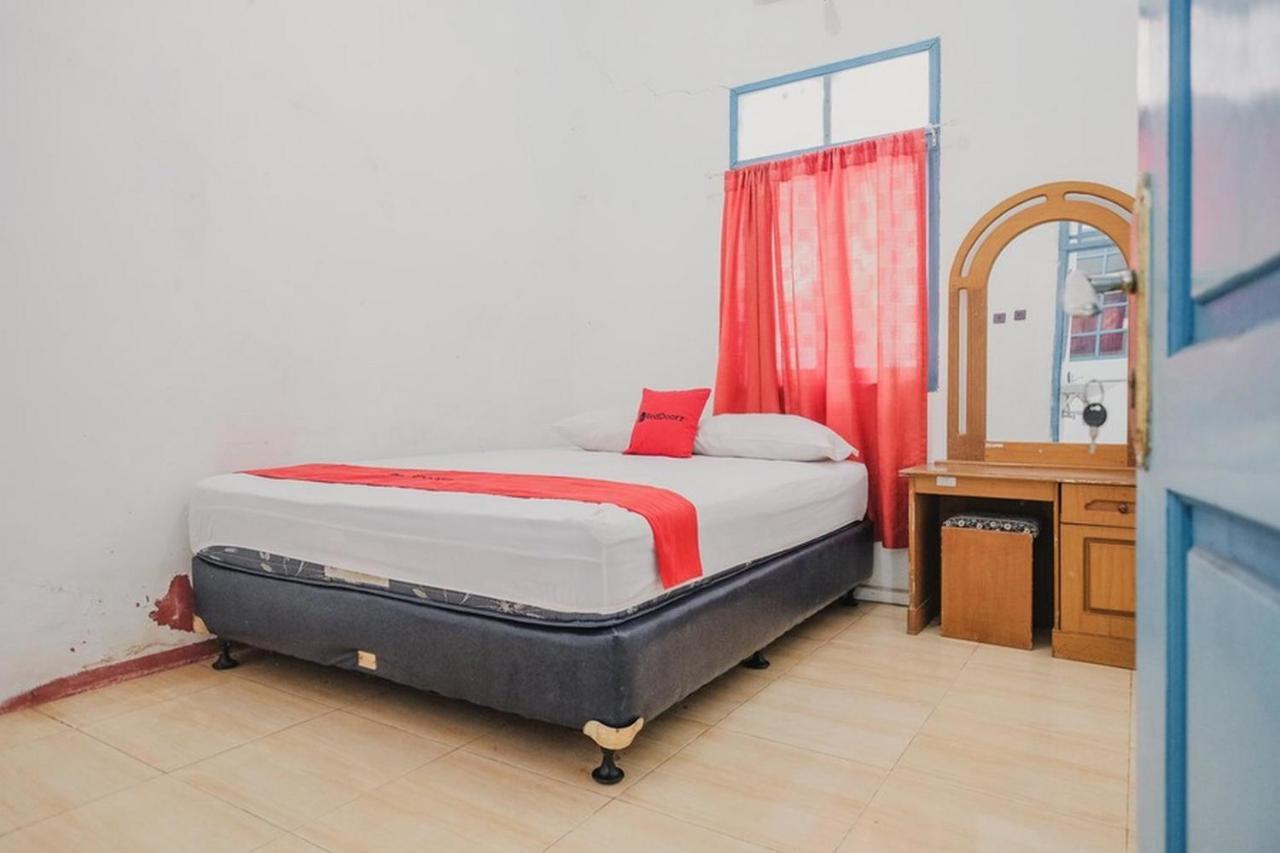 RedDoorz near Pantai Florida Anyer Hotel Serang Zewnętrze zdjęcie