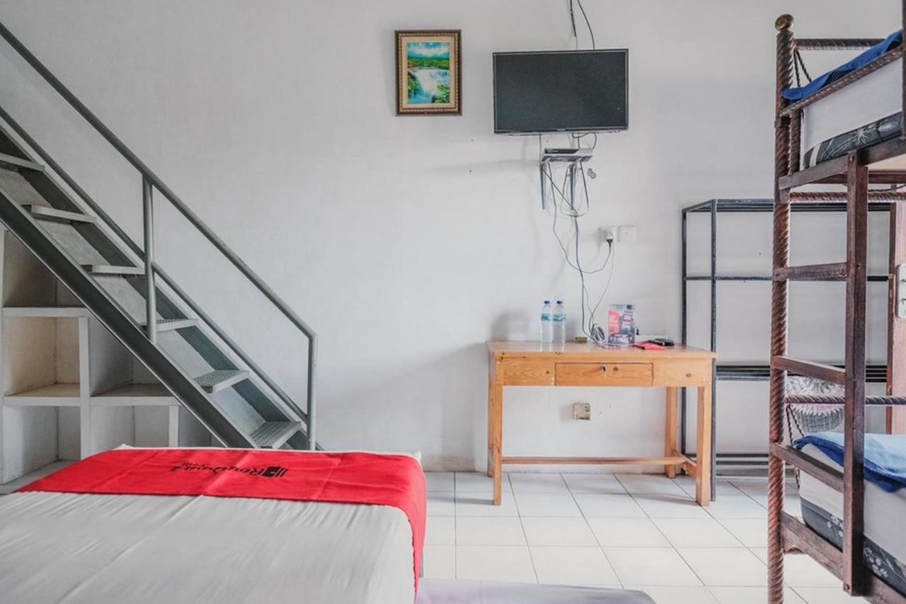 RedDoorz near Pantai Florida Anyer Hotel Serang Zewnętrze zdjęcie