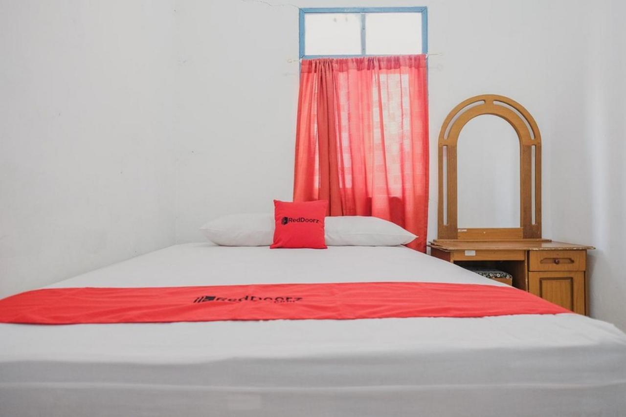 RedDoorz near Pantai Florida Anyer Hotel Serang Zewnętrze zdjęcie