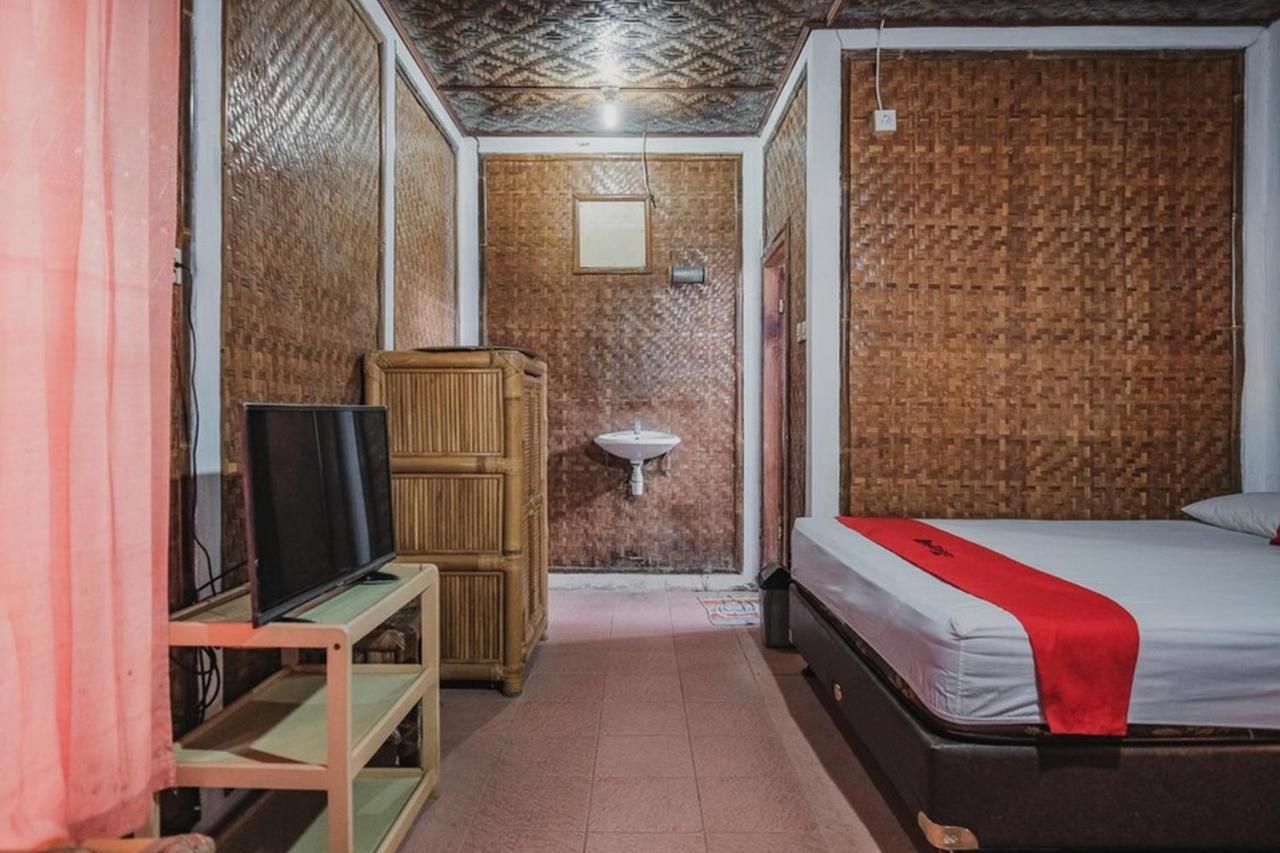 RedDoorz near Pantai Florida Anyer Hotel Serang Zewnętrze zdjęcie