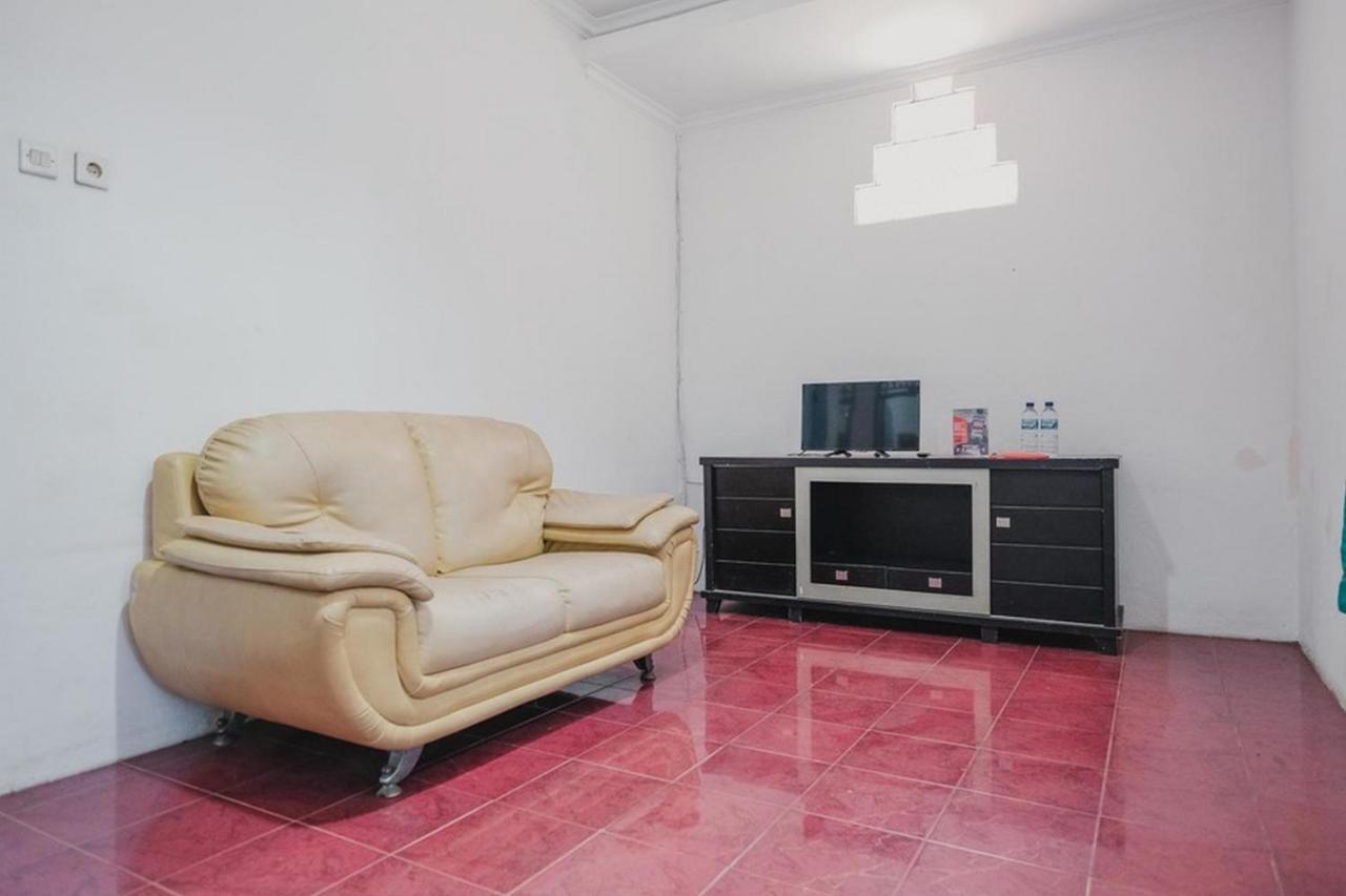 RedDoorz near Pantai Florida Anyer Hotel Serang Zewnętrze zdjęcie