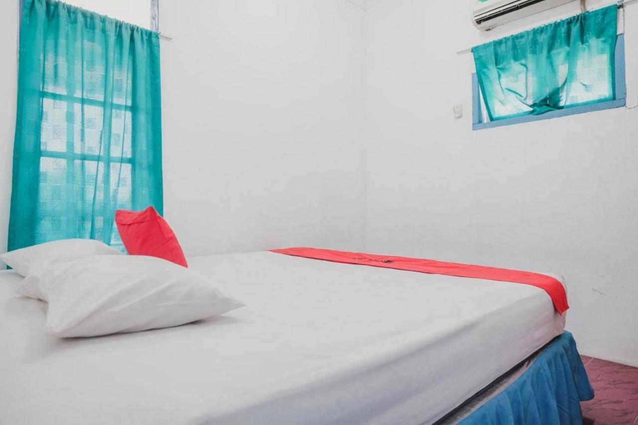 RedDoorz near Pantai Florida Anyer Hotel Serang Zewnętrze zdjęcie