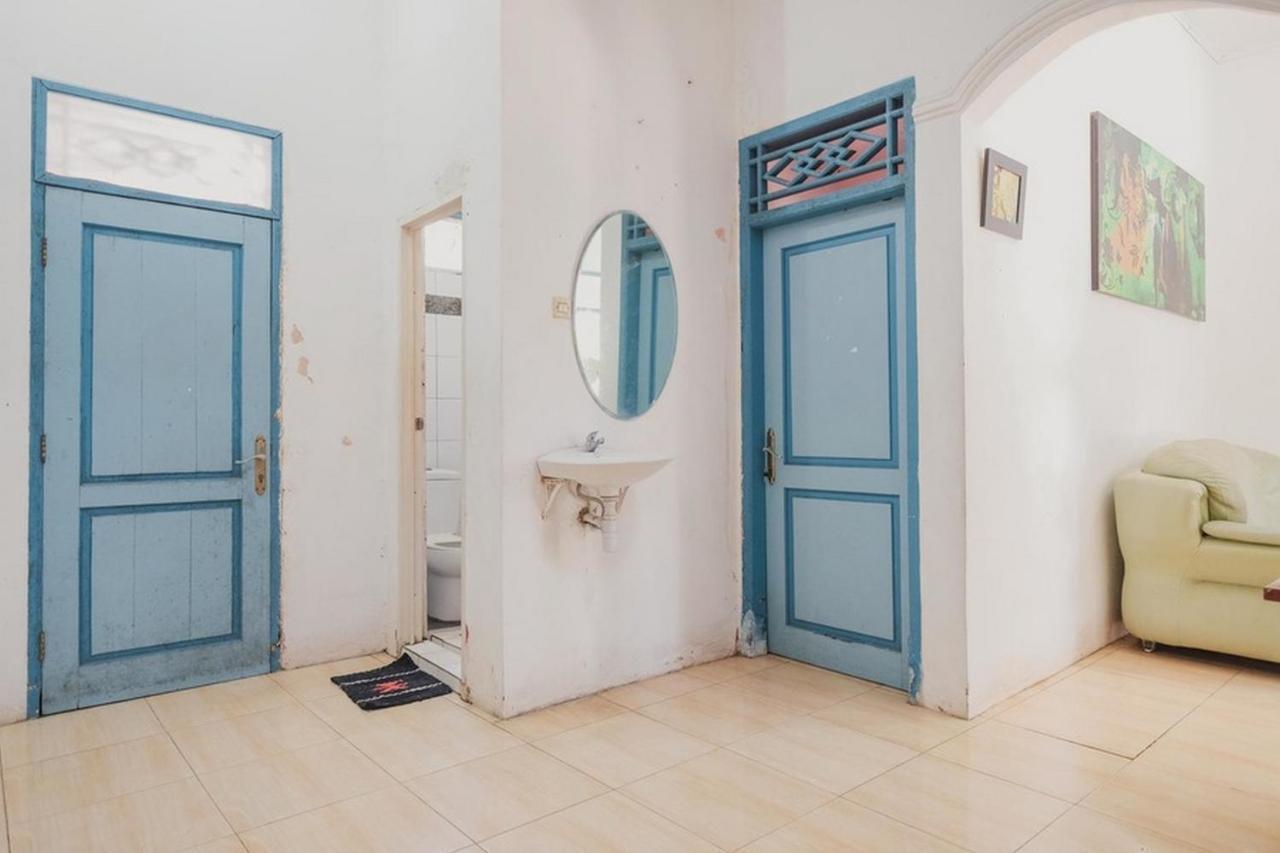 RedDoorz near Pantai Florida Anyer Hotel Serang Zewnętrze zdjęcie