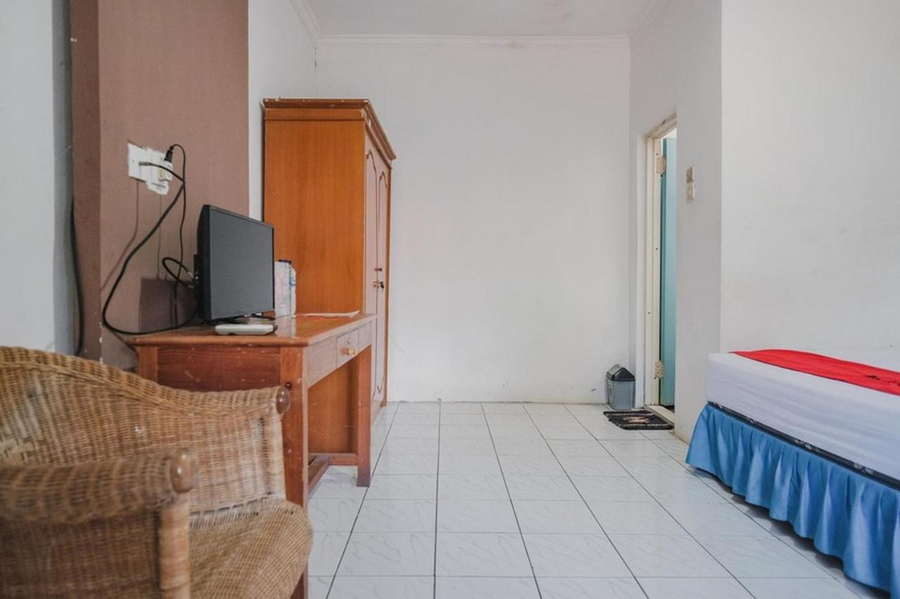 RedDoorz near Pantai Florida Anyer Hotel Serang Zewnętrze zdjęcie