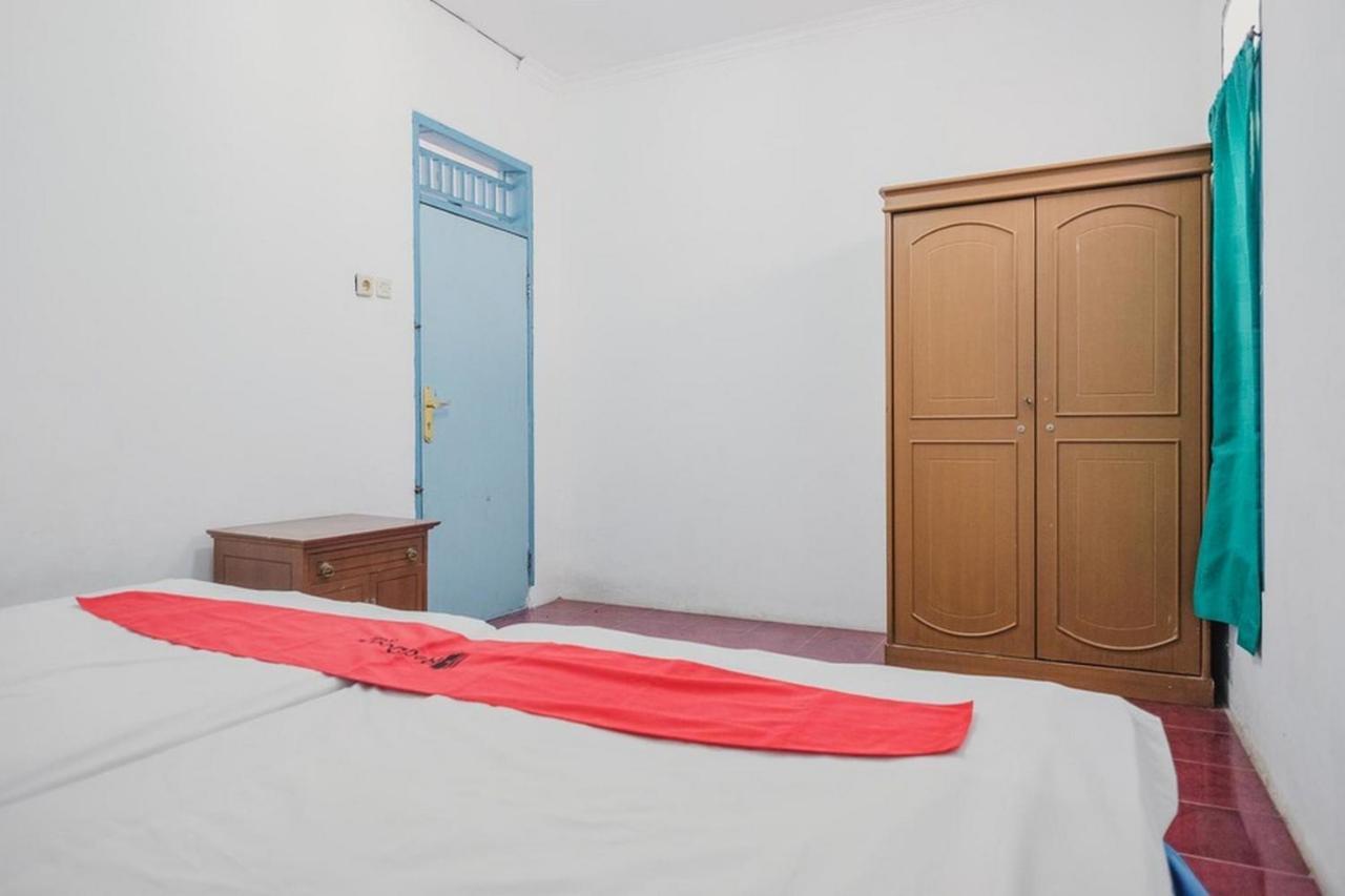 RedDoorz near Pantai Florida Anyer Hotel Serang Zewnętrze zdjęcie