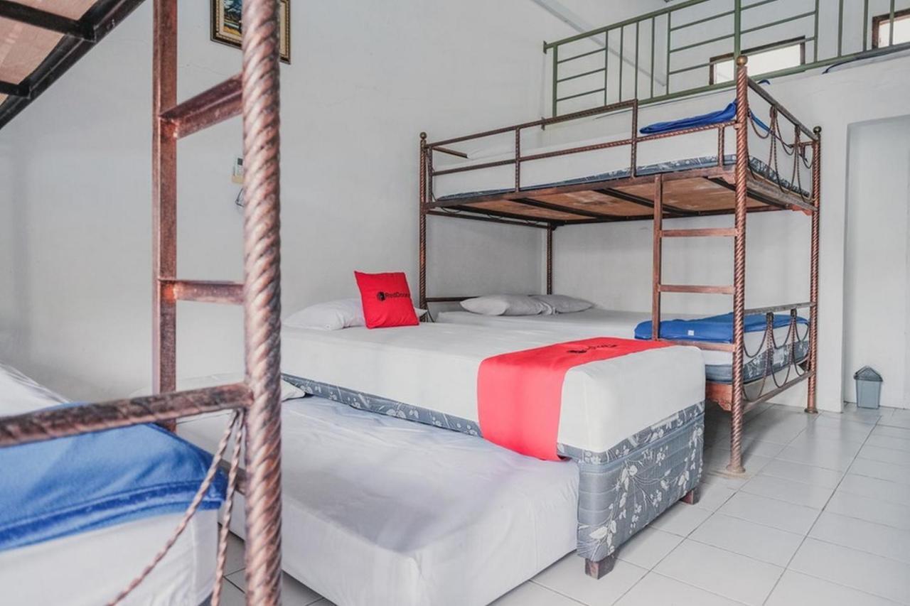 RedDoorz near Pantai Florida Anyer Hotel Serang Zewnętrze zdjęcie
