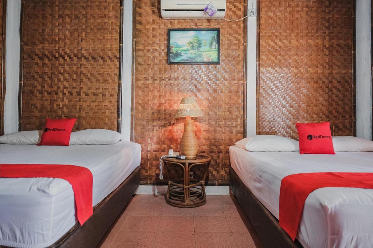 RedDoorz near Pantai Florida Anyer Hotel Serang Zewnętrze zdjęcie