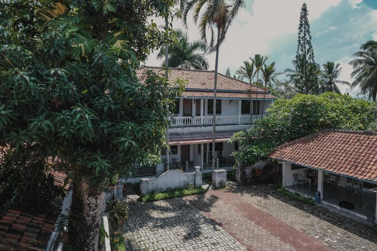 RedDoorz near Pantai Florida Anyer Hotel Serang Zewnętrze zdjęcie
