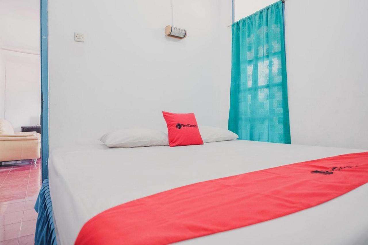 RedDoorz near Pantai Florida Anyer Hotel Serang Zewnętrze zdjęcie